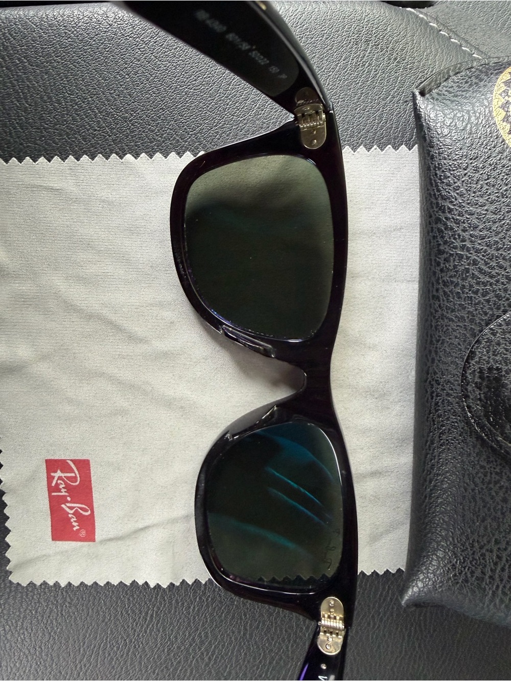Ray-Ban Classic polarized Wayfarer Black Sunglasses - Picture 5 of 6